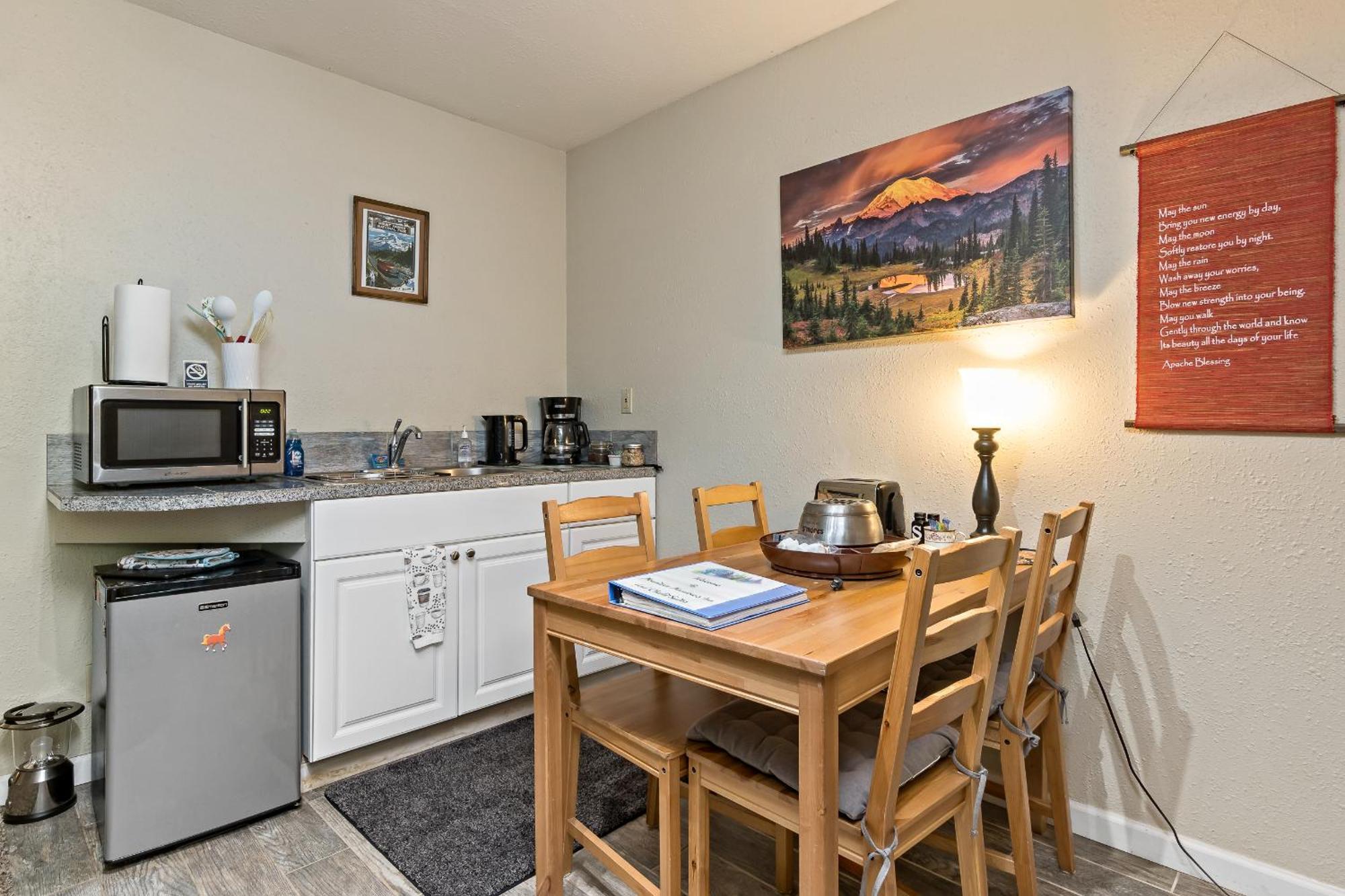 Mountain Meadows Inn & Chalet Suites Ashford Exteriér fotografie